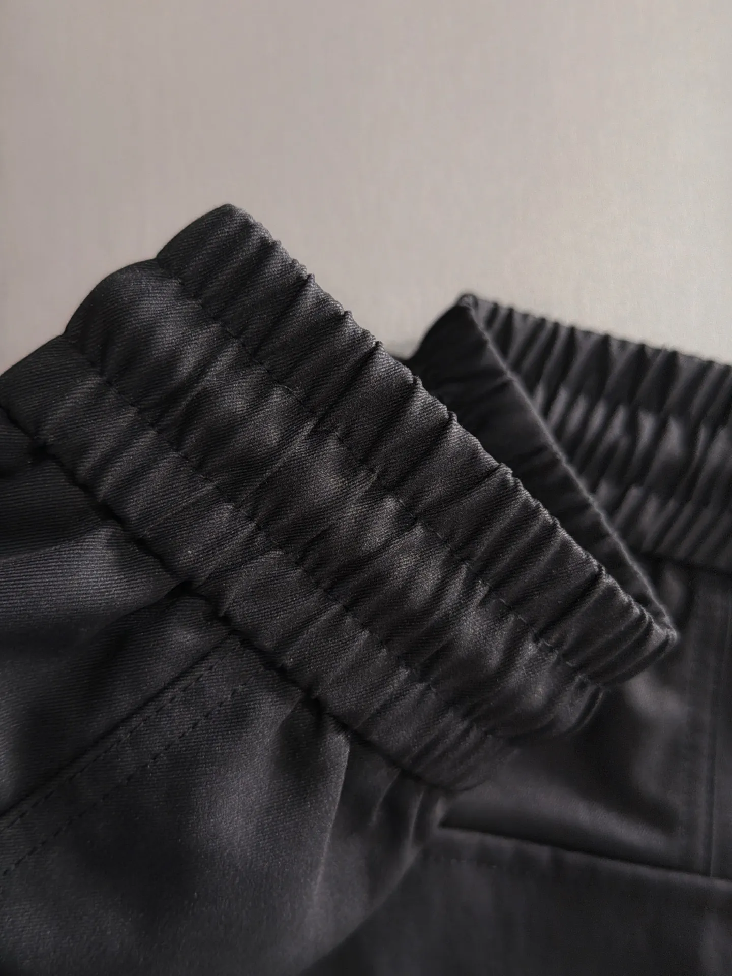 Paris 2026 spring summer New Arrival elastic casual pants, counter custom fabric Breathable high comfort, impeccable details, brand elements design concept, reflecting high quality. The hand feels delicate and soft! Casual cuts and awesome upper body! Sizes: M-4XL